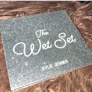 SOLDღ kylie jenner LIMITED EDITION wet set palette